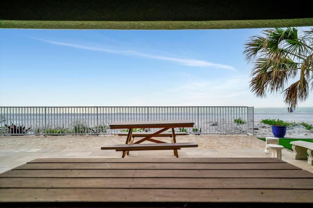 Stones Throw Beachside Bungalow #1 On The Beach Clearwater Beach Ngoại thất bức ảnh