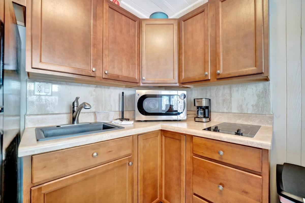 Stones Throw Beachside Bungalow #1 On The Beach Clearwater Beach Ngoại thất bức ảnh