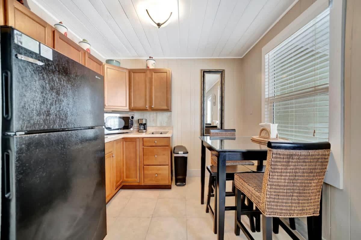 Stones Throw Beachside Bungalow #1 On The Beach Clearwater Beach Ngoại thất bức ảnh