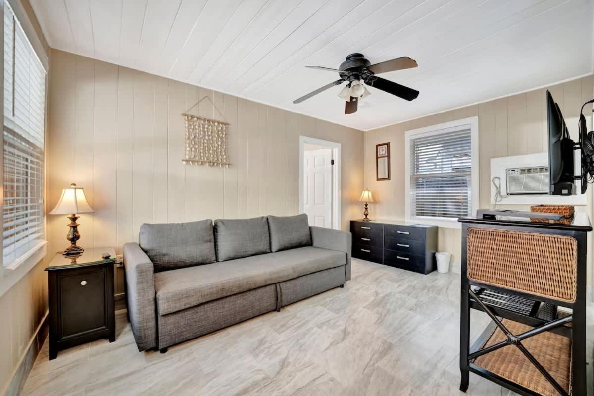 Stones Throw Beachside Bungalow #1 On The Beach Clearwater Beach Ngoại thất bức ảnh